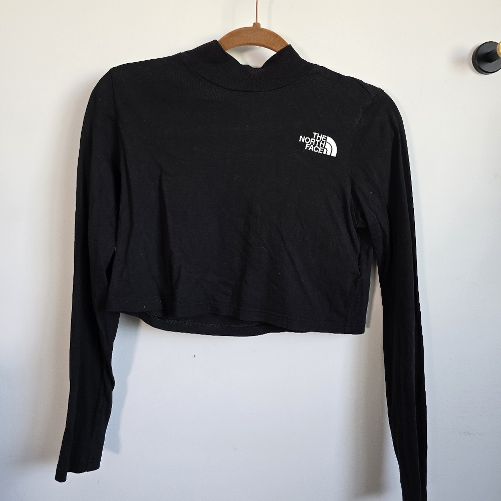 Cropped Mock Neck Northface Shirt